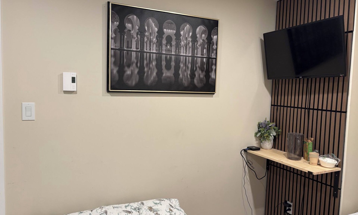 St. John's Apartment | Charming small studio in adorable St. John's WiFi access, 2 twin beds, full bath
