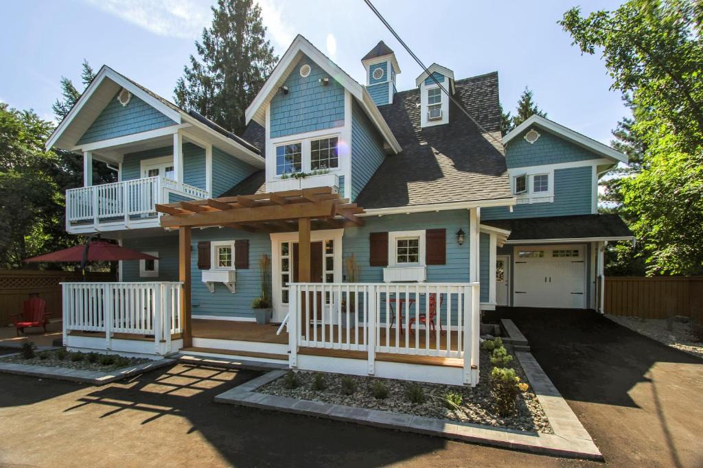 Central Okanagan Bed & Breakfast | CHATHAM HOUSE Kelowna Bed & Breakfast