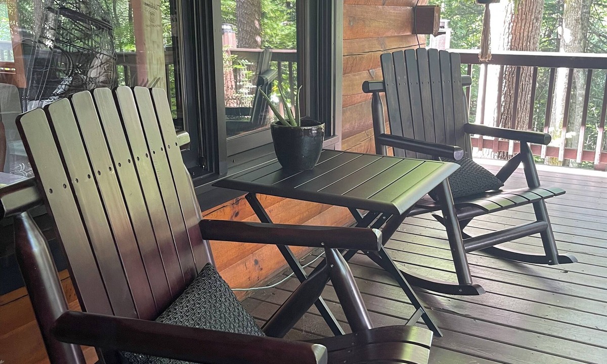 Hidden Lake Cabin | Cherry Log Chic - Perfectly Positioned Between Blue Ridge & Ellijay