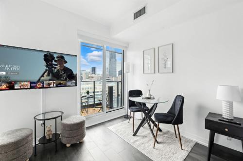 Garden District Apartment | Chic Downtown Studio Perfect Couple's Getaway