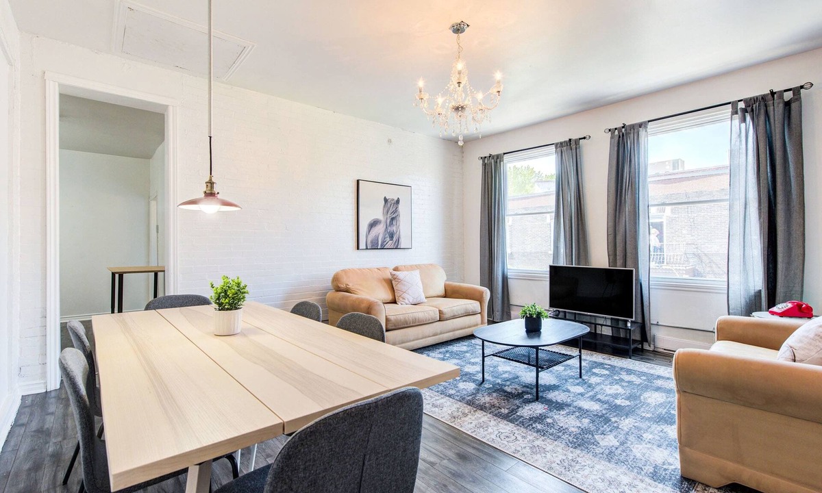 Plateau Mont Royal Apartment | Chic Le Plateau Apt Walk to Shops, Food & Metro