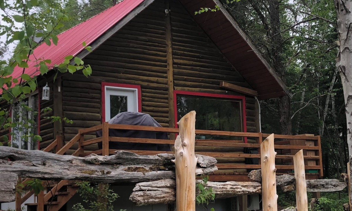 Peribonka Cabin | Chic, rustic log cabin near the farm in the heart of nature.