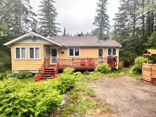 Chertsey Ski Chalet | CITQ 303469.CHALET OASIS DE PAIX. BORD DE L’EAU.4 SAISONS.À LOUER