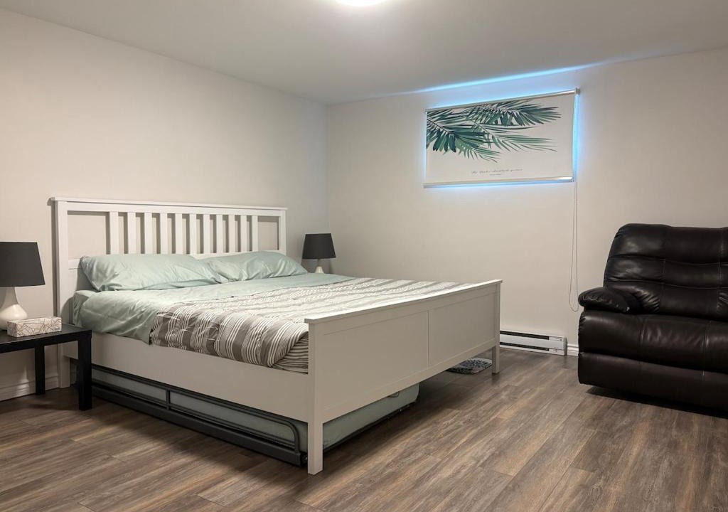 Brossard Apartment | CleaFamily Friendly Suite