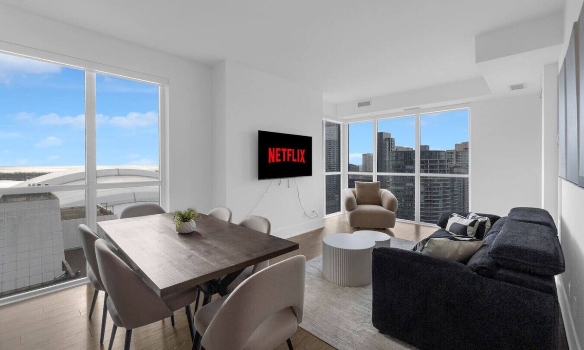 CityPlace Hotel | CN Tower View - Free Parking - Rooftop Pool - Gym