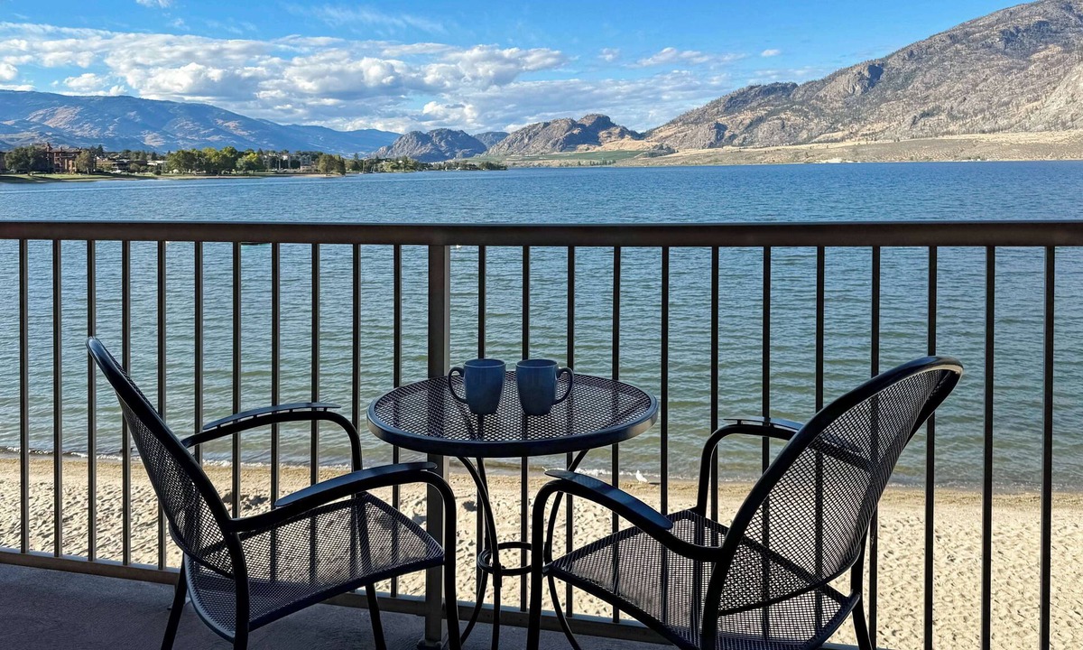 Osoyoos Hotel | Coast Osoyoos Beach Hotel