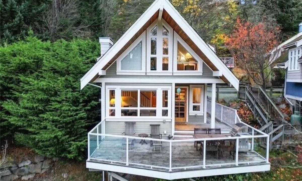 Pender Island Cottage | COB 31-Stunning Marina View Cottage on Pender Island