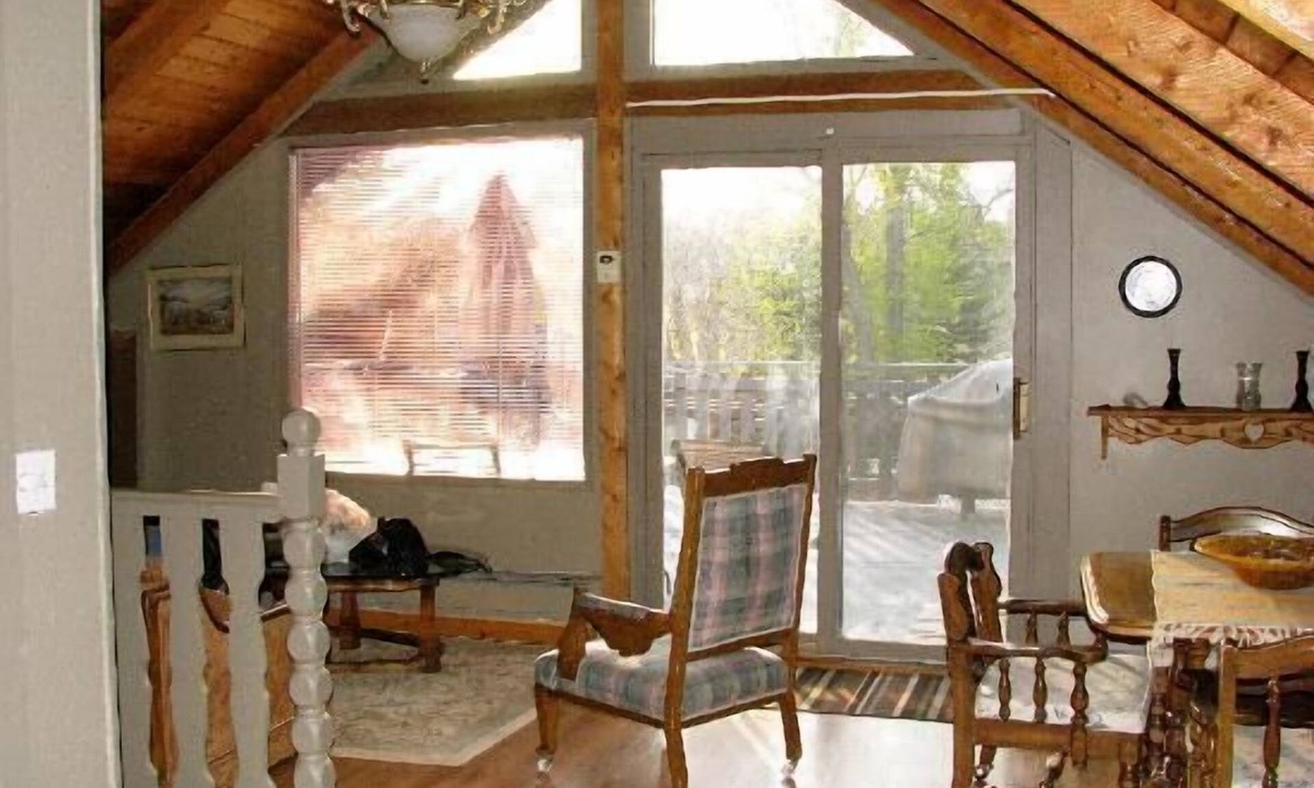 Cardston Bed & Breakfast | Cobblestone Manor B&B