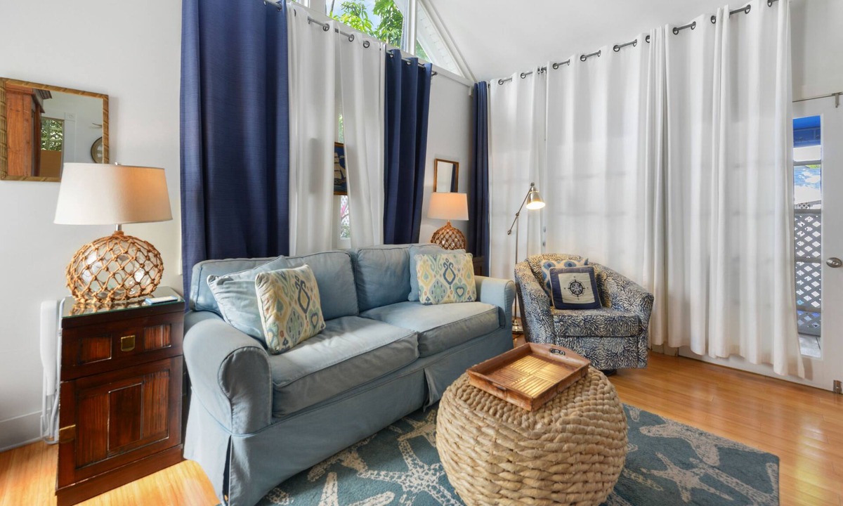 Old Town Cottage | Colony Poolside: A charming bungalow near Duval Street