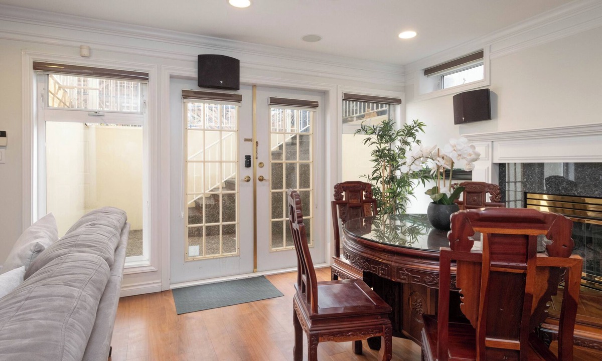 Arbutus Ridge Apartment | Comfort 2-BR Suite in Arbutus – Private Entrance
