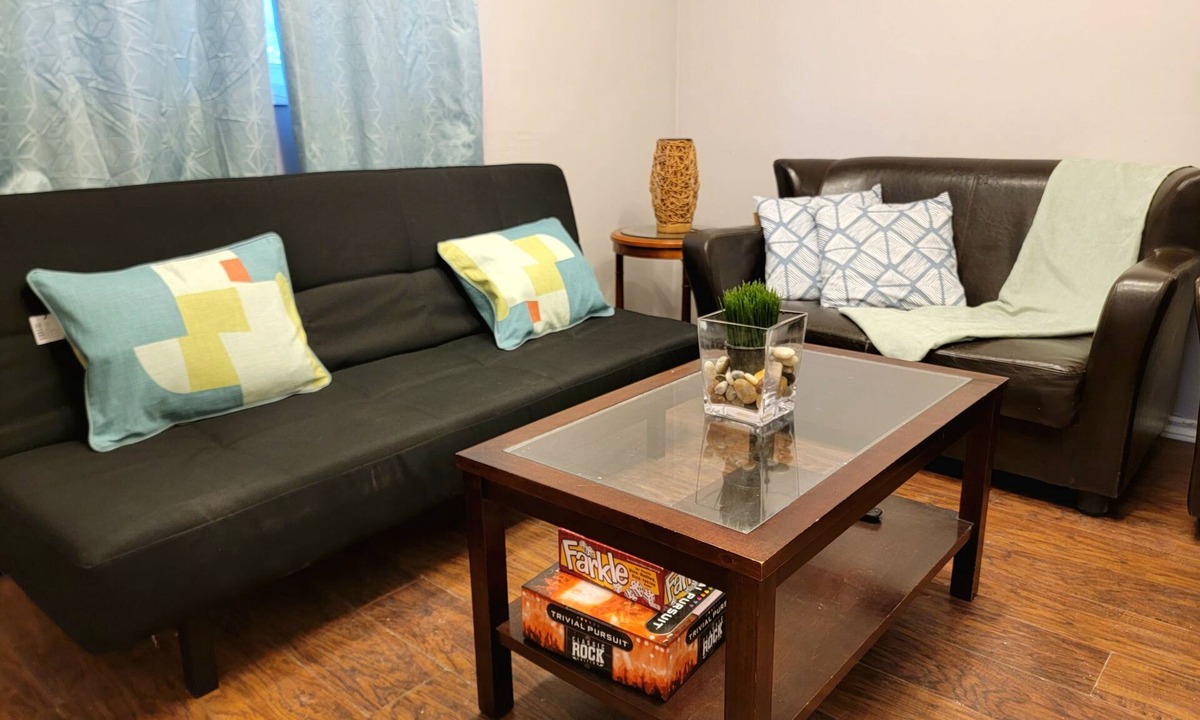 Winnipeg House | Comfortable 3 bedroom with easy access to Downtown