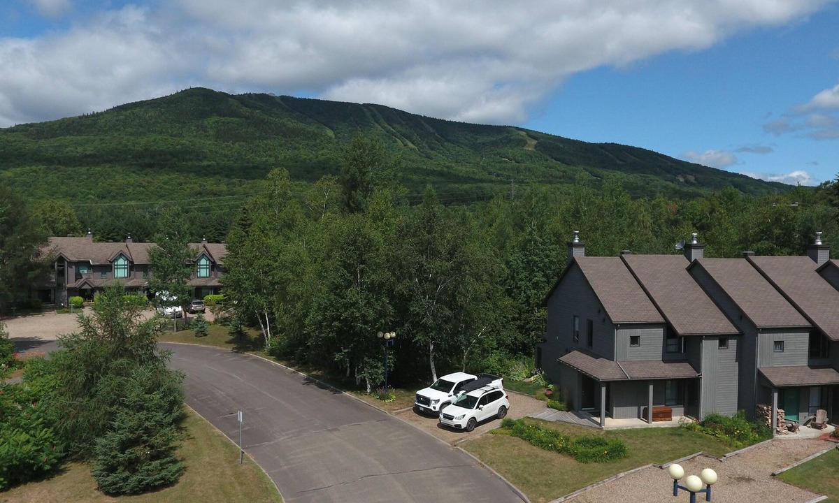 Beaupre House | Comfortable chalet in an enchanting site