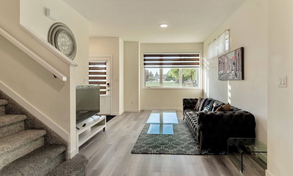North Central Edmonton House | Comfortable entire townhouse in downtown Edmonton.