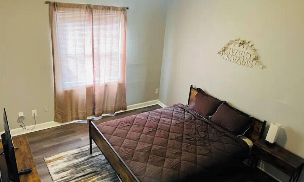 East Chattanooga Villa | Comfortable Rustic Villa Surrounded by trees(A)!