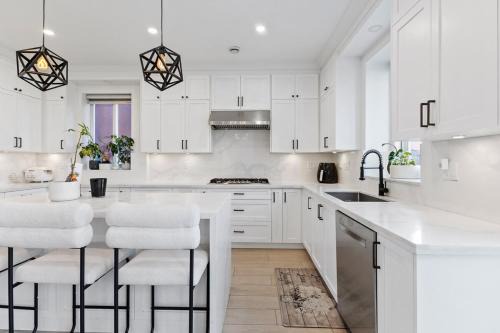 Hastings House | Comfy & Spacious 5BR Home in Vancouver for Groups