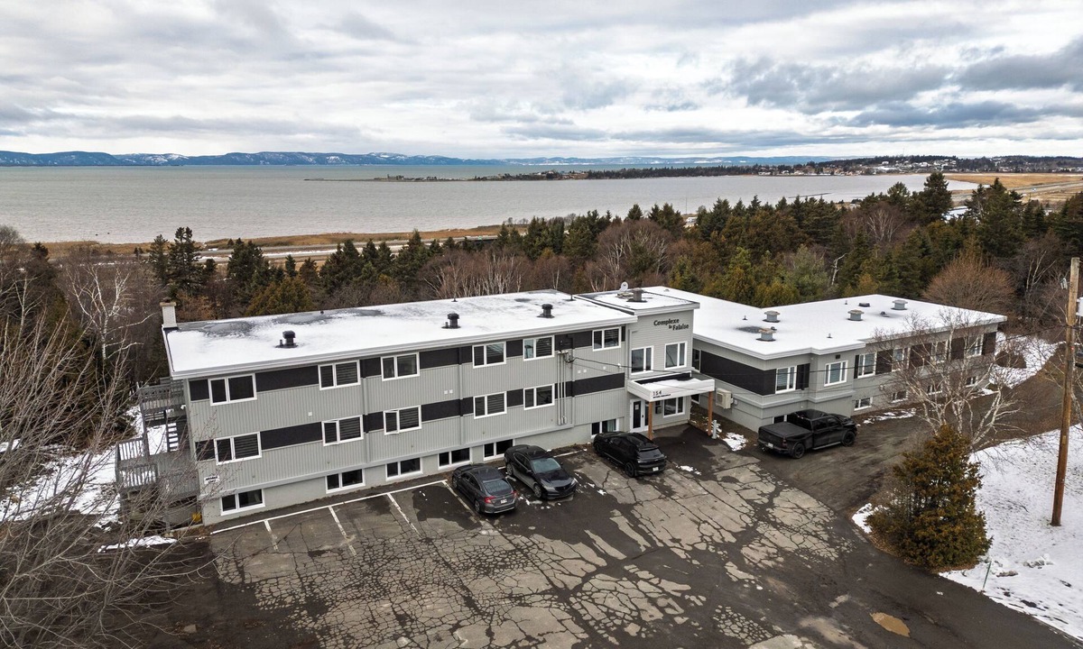 Riviere-du-Loup Regional County Municipality Apartment | Complexe la Falaise