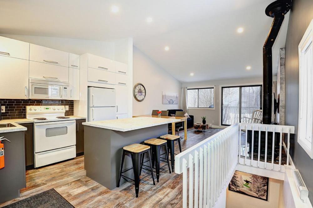 Stoneham Apartment | Condo 10 Chemin des Alpages by Les Chalets Alpins