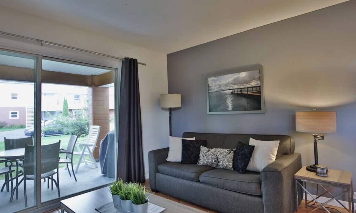 Magog Condo | Condo 2 rooms club azur near the lake - legal