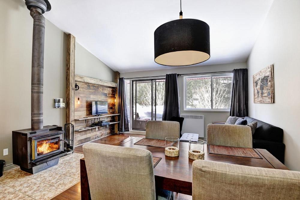 Stoneham Apartment | Condo 20 Chemin des Adirondack by Les Chalets Alpins