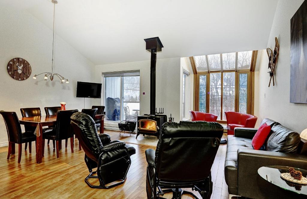 Stoneham Apartment | Condo 517 Chemin du Hibou by Les Chalets Alpins