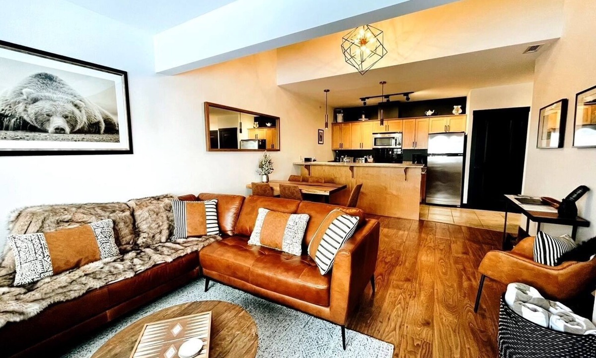 Golden Apartment | Condo Ananda - Ski in/out Mountain Views + Hot Tub