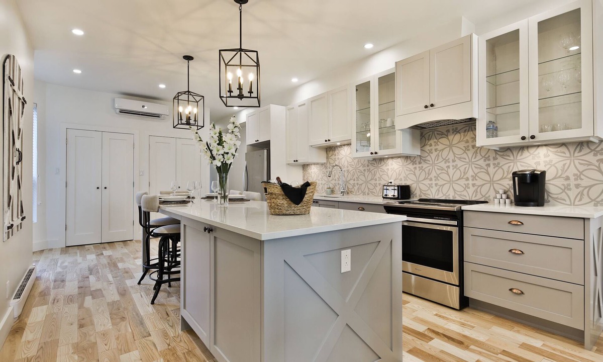 Mile End Apartment | Contemporain 3 Bedrooms/2Bath MileEnd/Plateau