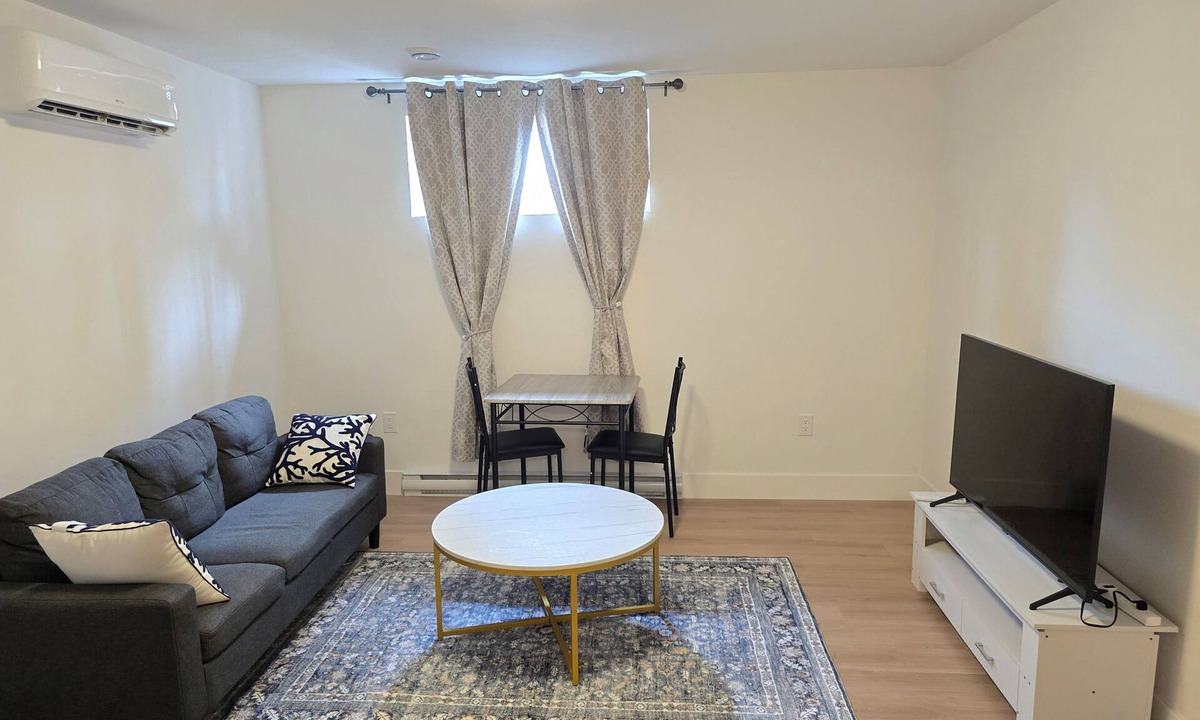 Riverview Apartment | Cool & Cozy 1 Bedroom Suite