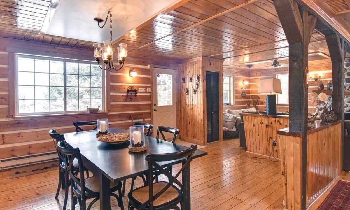 Brebeuf House | Country cottage on the banks of the Rouge River