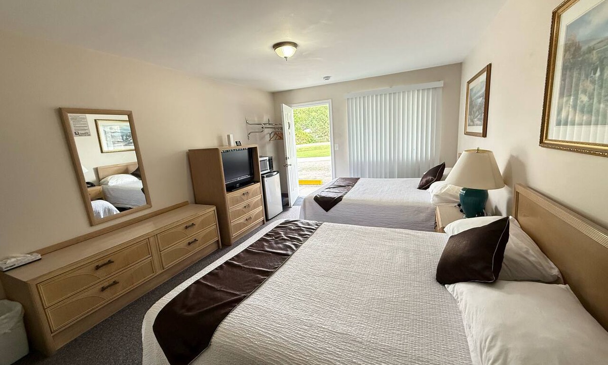 Dunnville Hotel | COUNTRY INN MOTEL