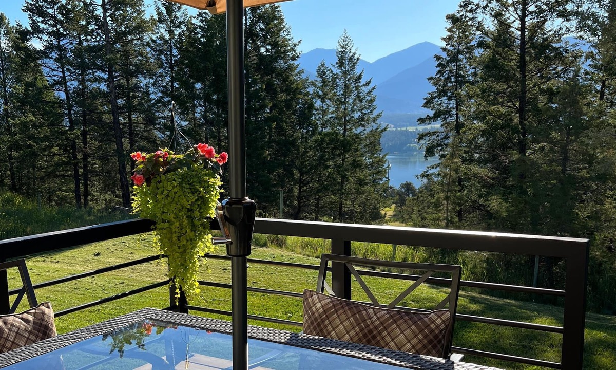 Forest Ridge Estates House | Country Living , Lake Views, Lake access, 6 km to down town Invermere.