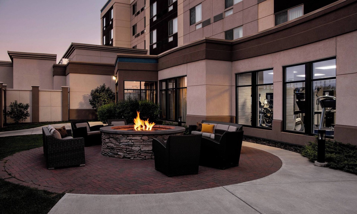 West Edmonton Hotel | Courtyard by Marriott Edmonton West