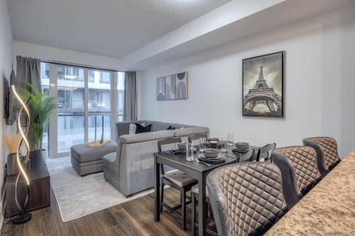 Wellington Place Apartment | Cozy 1BR Downtown Stay with Balcony Views