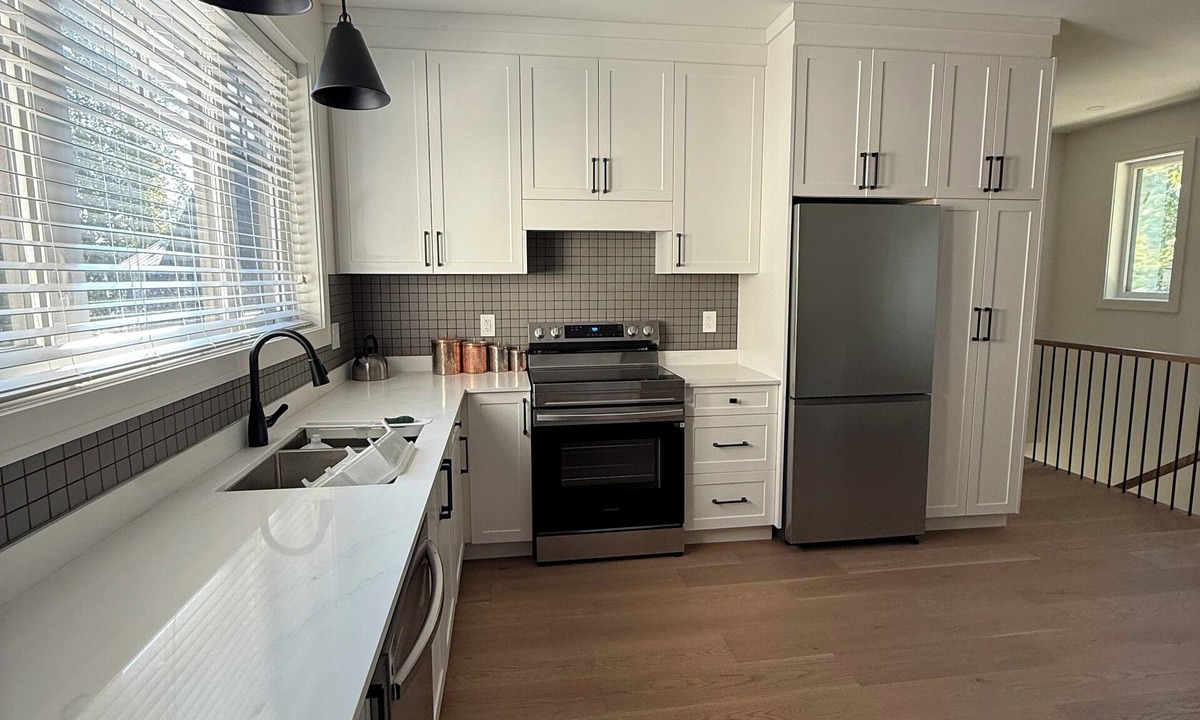 Langley House | Cozy 2 Bedroom Suite