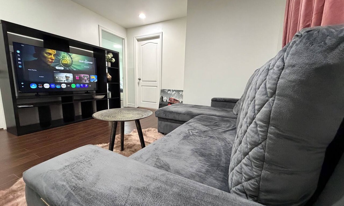 Woodslee House | Cozy 2-Bedroom Basement Suite Near Battery Plant - East Windsor