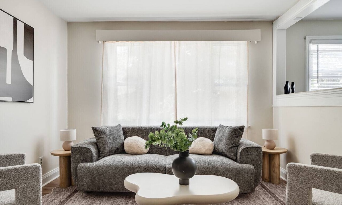 Sunnyside Apartment | Cozy 2BR – Walk to Downtown & University!