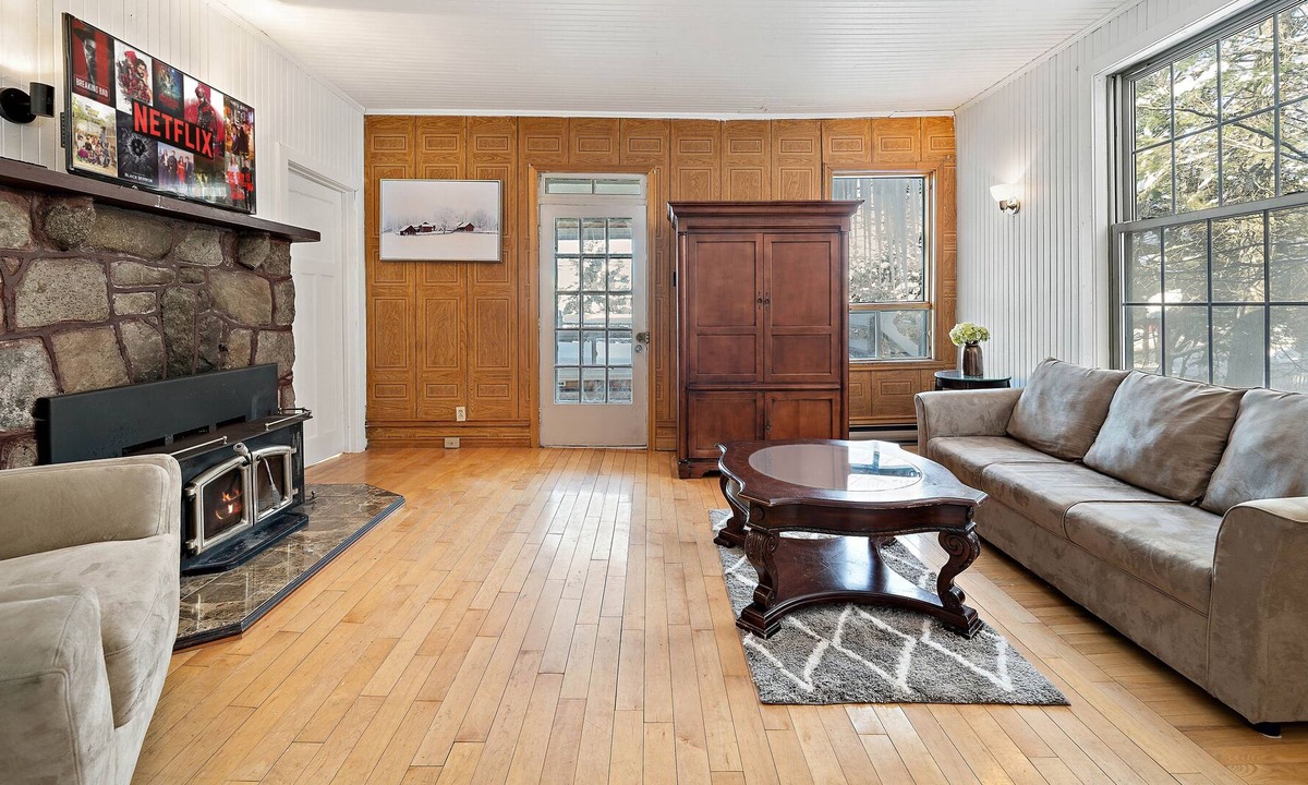 Sainte-Agathe-des-Monts House | Cozy 3 Bedroom Chalet in Sainte Agathe With Views of the Lake!