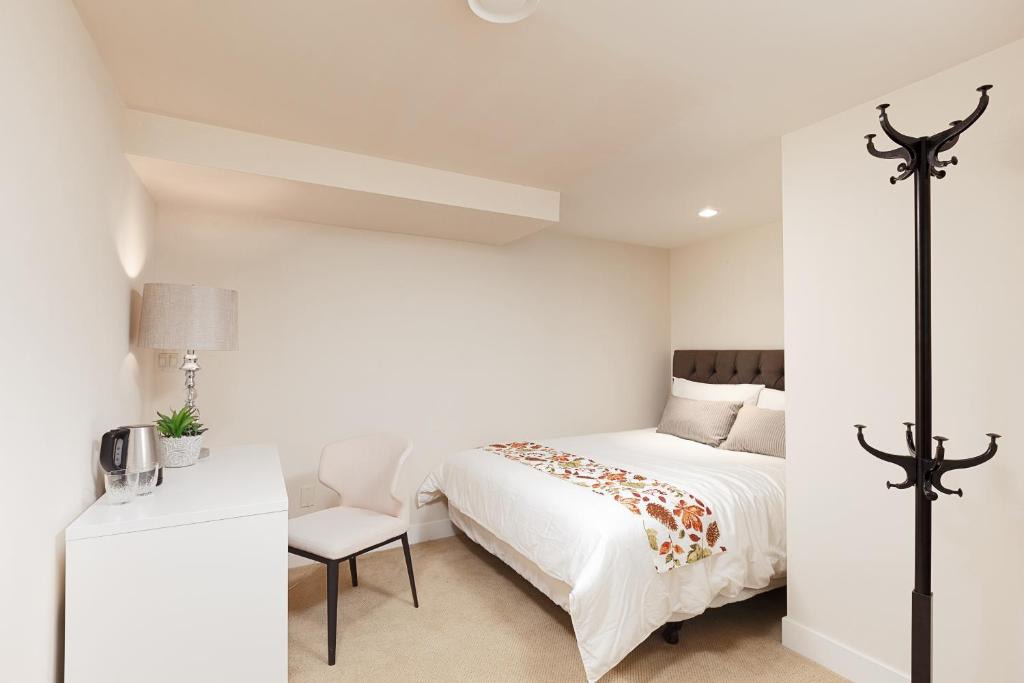 Riley Park-Little Mountain House | Cozy 3BDR Suite near Queen Elizabeth Park