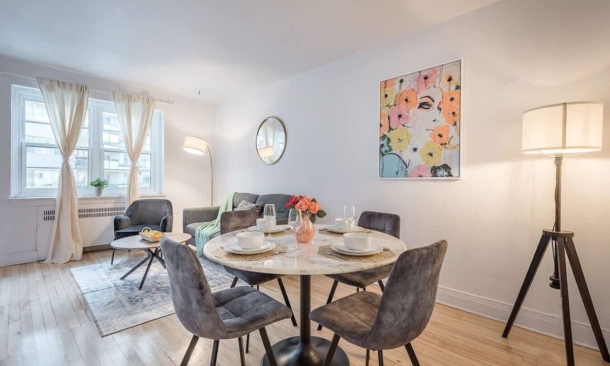 Golden Square Mile Apartment | Cozy 3BR in Downtown | Free Parking | A/C