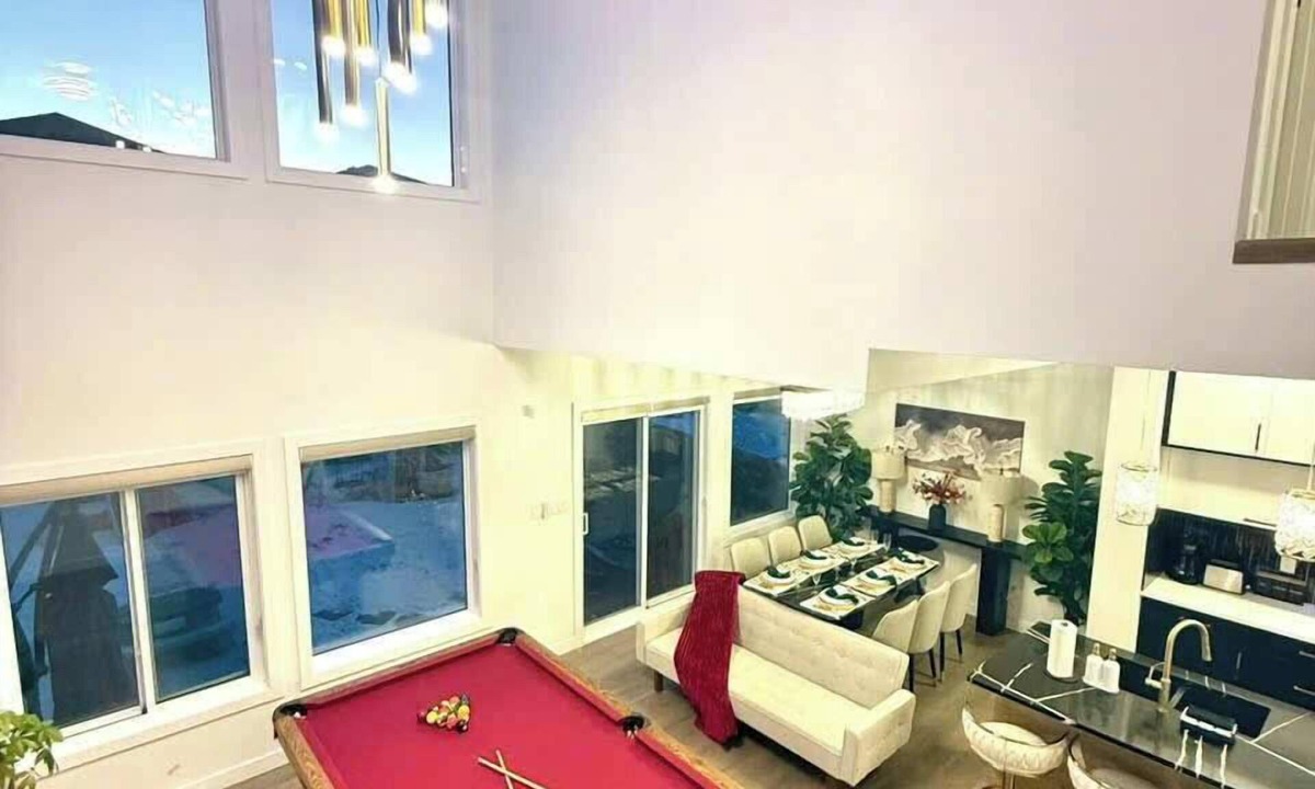 Southwest Edmonton House | Cozy 3BR with Game room & Pool Table - Near Windermere
