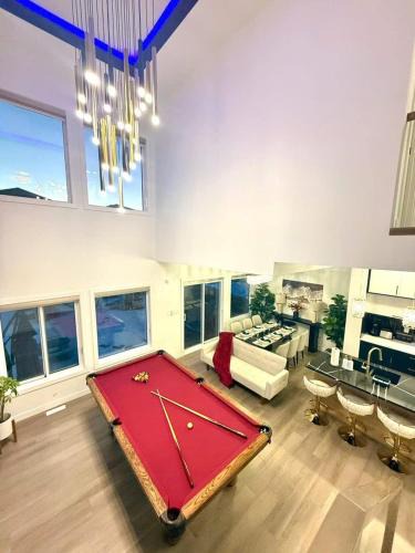 Southwest Edmonton House | Cozy 3BR with Game room & Pool Table - Near Windermere