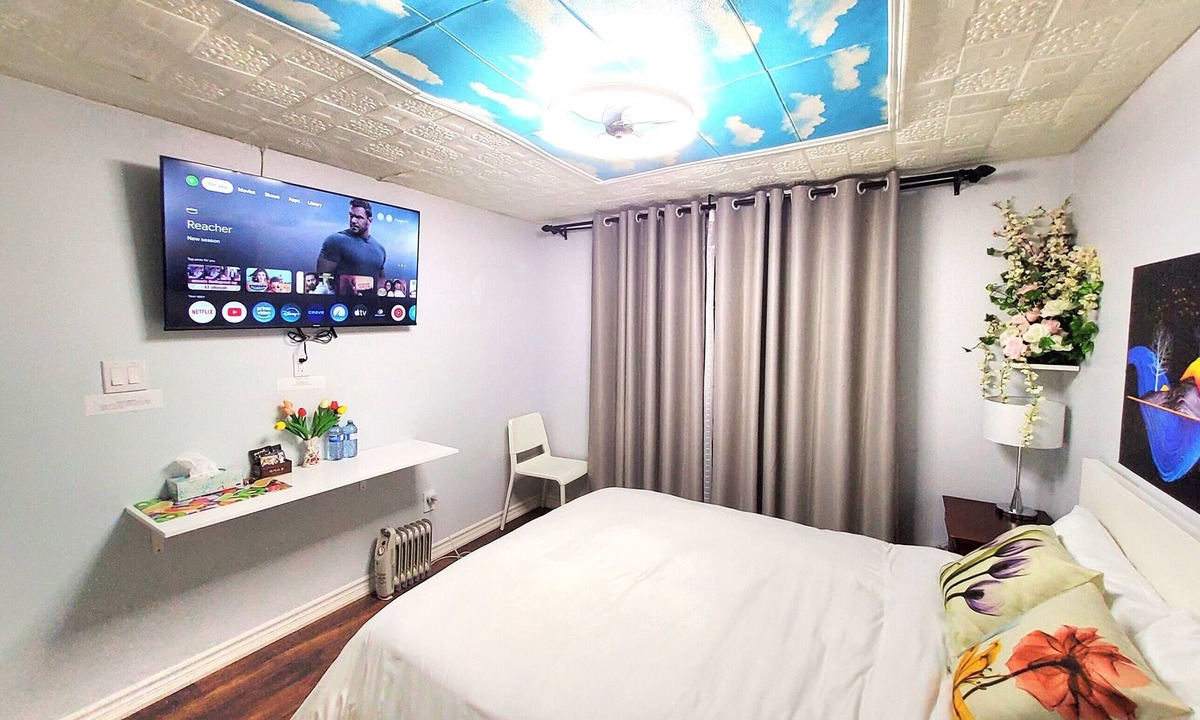 Malvern House | Cozy and Quielt Bedroom with Private Bathroom