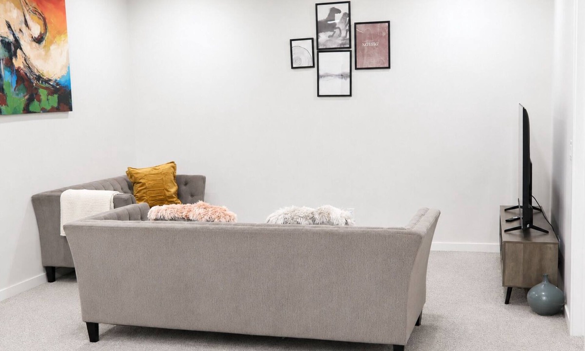 Northwest Calgary Apartment | Cozy and Serene 2BR Apartment-Perfect getaway in Calgary!