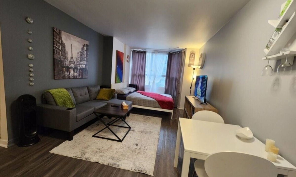 Shaughnessy Village Apartment | Cozy Bachelor in heart of downtown area.