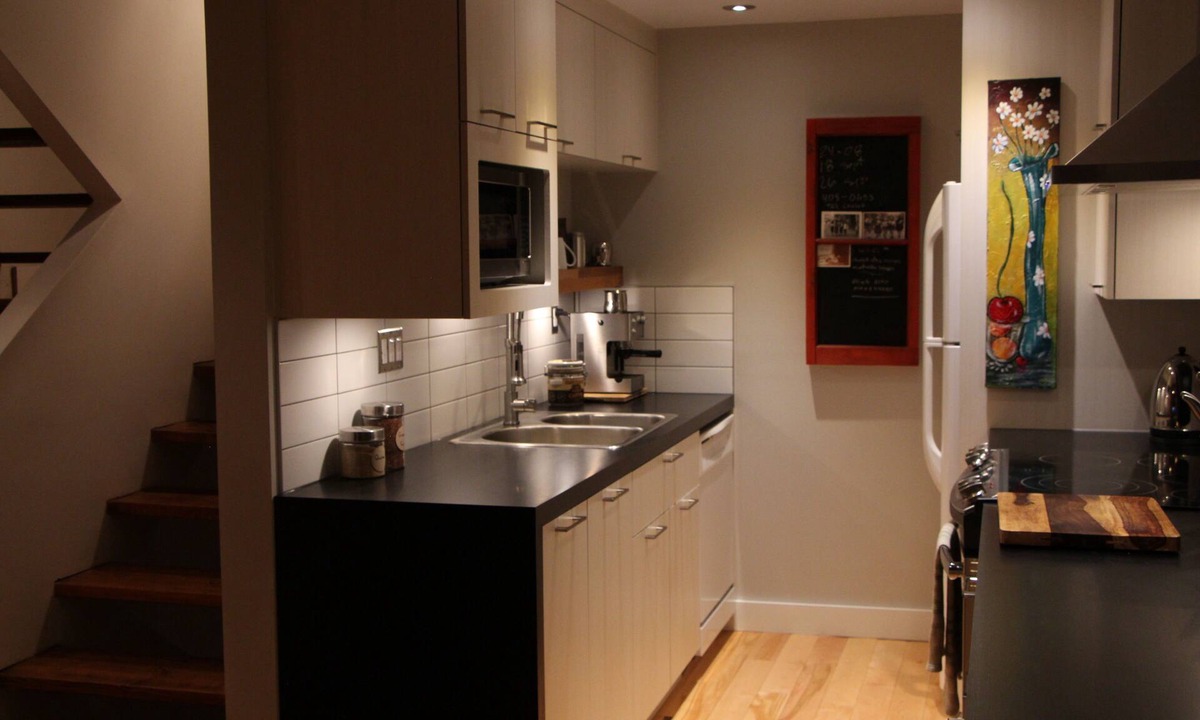 Saint Ferreol les Neiges Ski Chalet | Cozy Chalet Near Mont-Sainte-Anne | Sleeps 8–10 | Fireplace | EV Charger