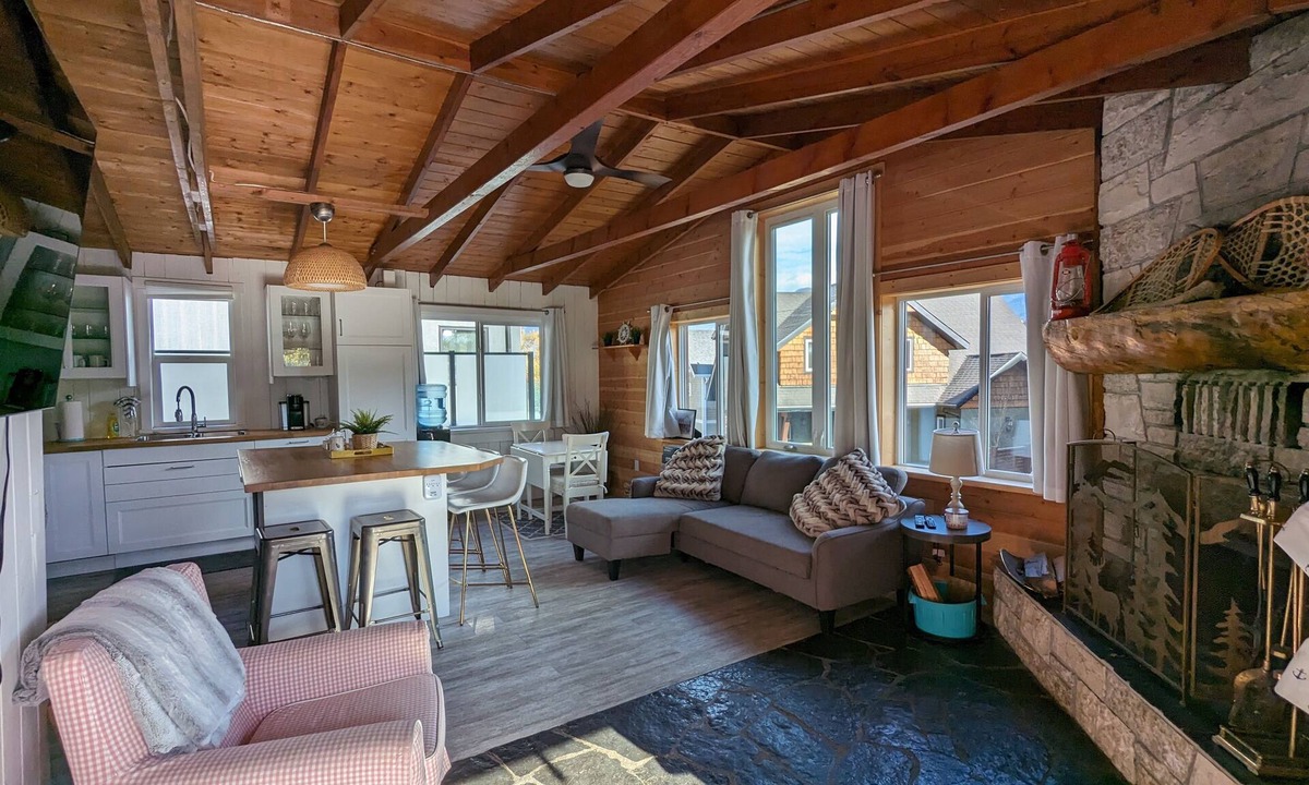Invermere Cabin | Cozy Cabin Lake View Private Beach