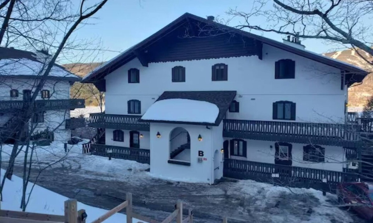 Mont-Tremblant Condo | Cozy Condo with a magnificent view of Lac and Mont Tremblant!