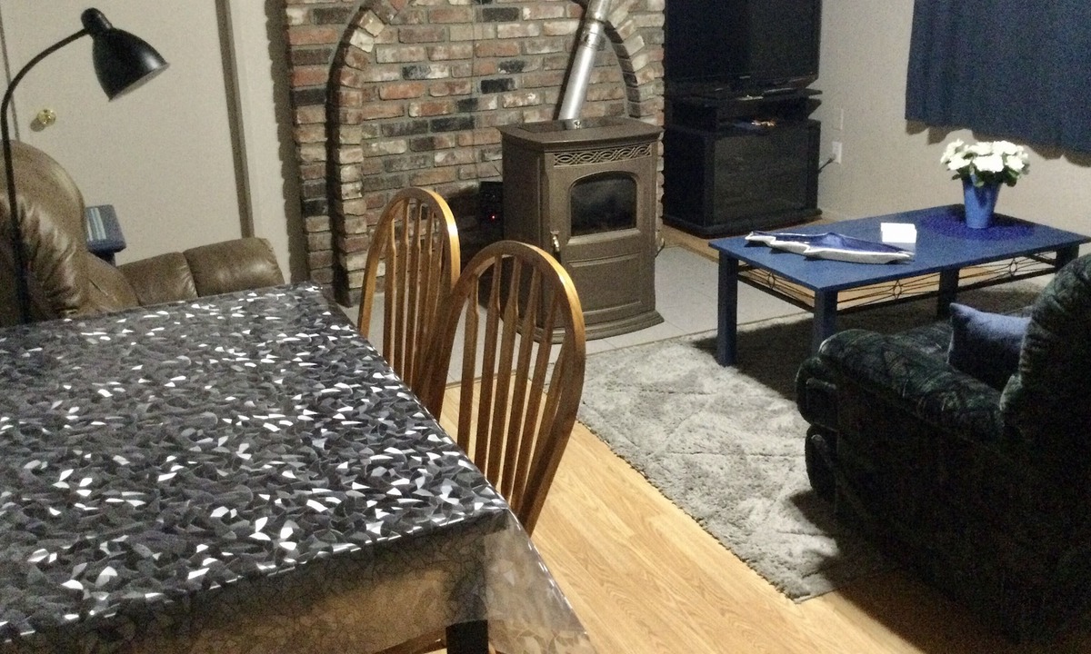 North Cowichan House | Cozy Country Suite near Cowichan Exhibition grounds