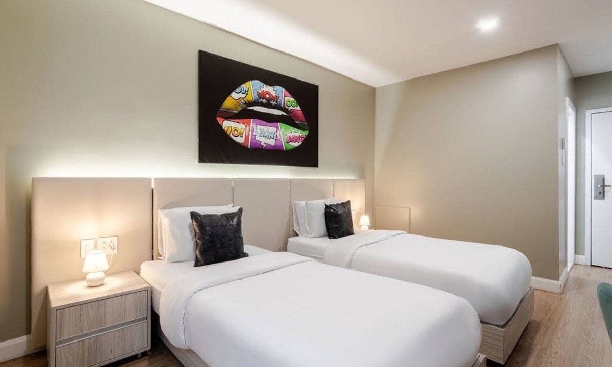 Gay Village Hotel | Cozy Duo – Downtown MTL Nest