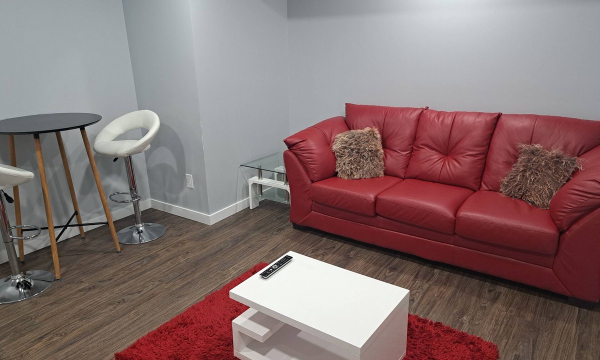 Southeast Edmonton Apartment | Cozy Entire 2BR Suite-Kitchen, Fibre Gig Internet