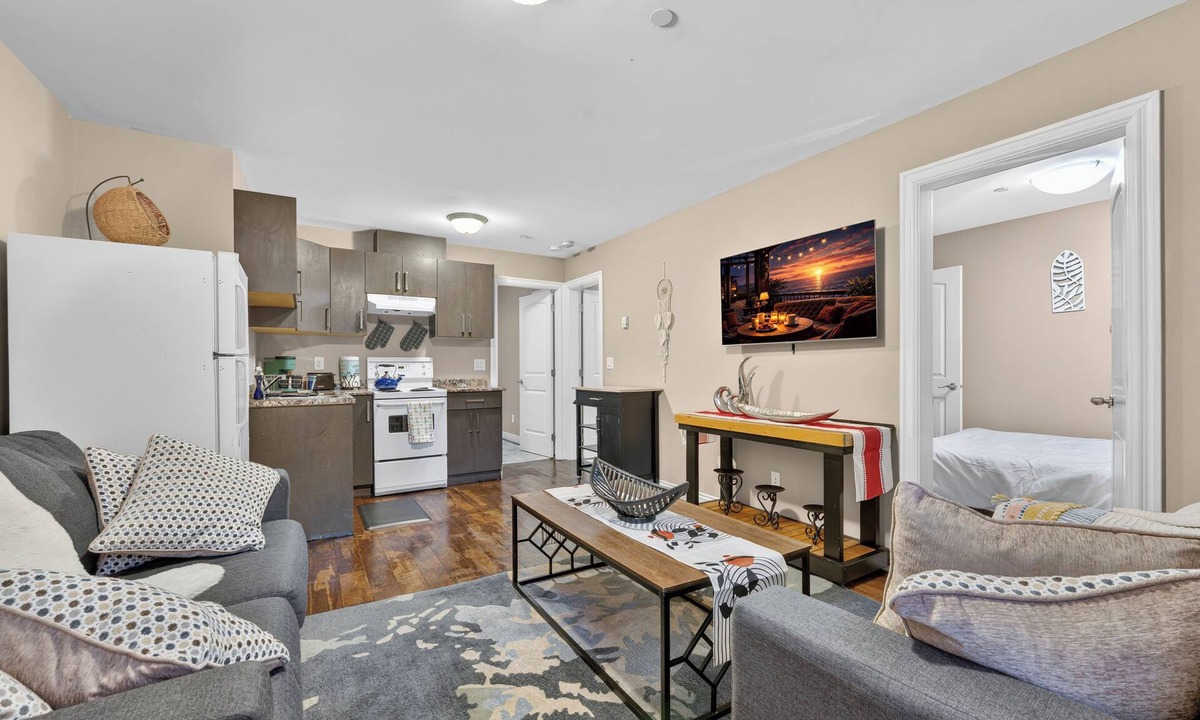 Sunset House | Cozy Family-Friendly Stay in a Central Location